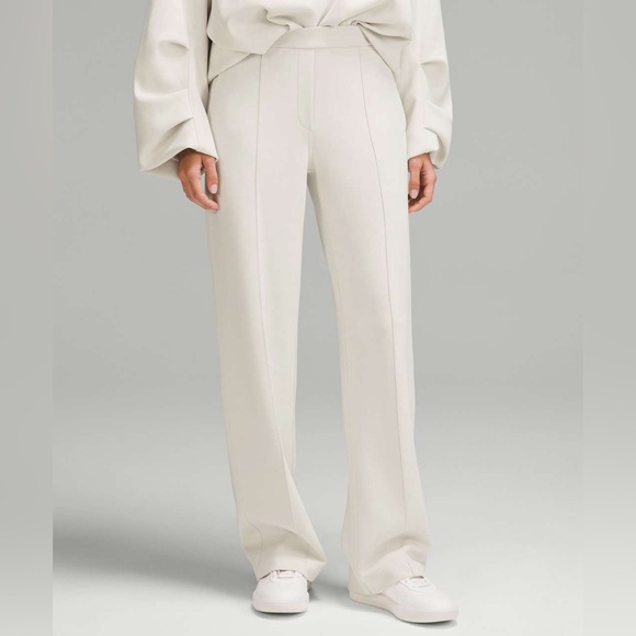 Lululemon Softstreme Voluminous Sleeve Pullover - Picture 2 of 5